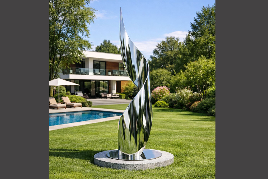 Sculpture between park and garden